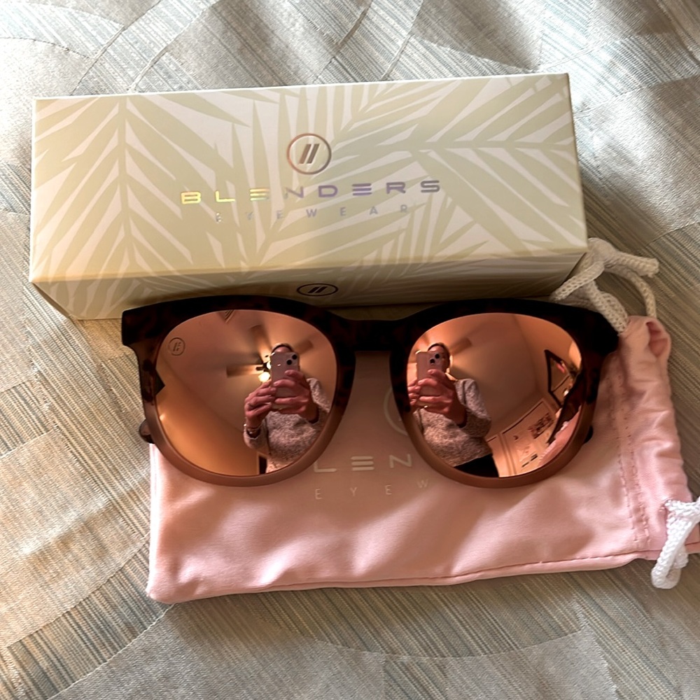 Blenders Sunglasses-Heart Rush